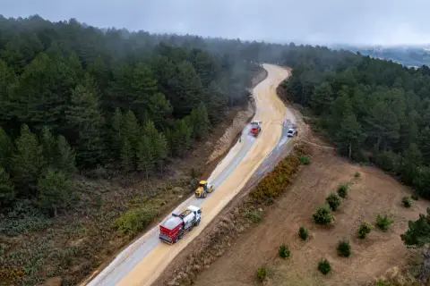 Manisa Demirci'de 11 km yol yenileniyor
