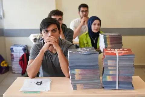 İstanbul Maltepe’de sınav yolculuğuna kitap desteği