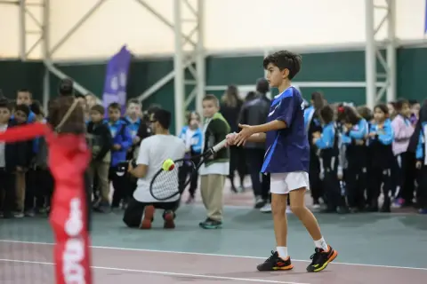 Bursa'da 600 öğrenciye ücretsiz tenis eğitimi
