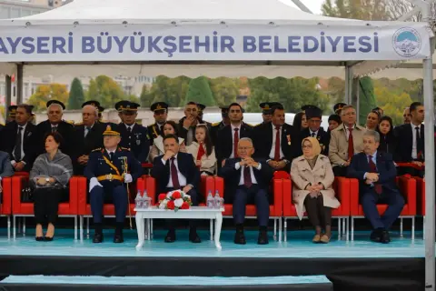 Kayseri'de 103. Yıl Cumhuriyet Coşkusu: Protokol Meydanda