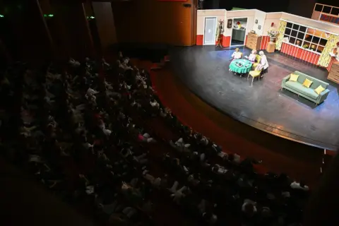 Ankara Şehir Tiyatroları sezonunu '3 Jokerli Konken'le açtı