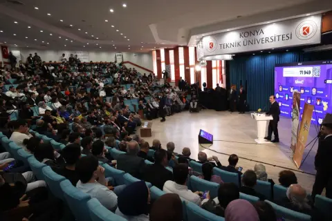 Başkan Altay'dan KTÜ öğrencilerine: "Hayatın akışını kaçırmayın"