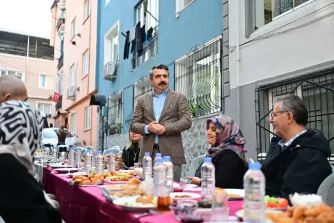 Yıldırım Başkanı Oktay Yılmaz, Piremir'de sokak kahvaltısı yaptı