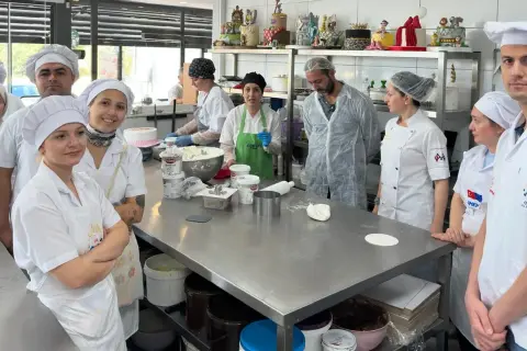 Çiğli'de İstihdam Garantili Pastacılık Kursu Başladı