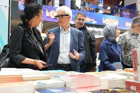 Ünlü İngiliz yazar Crowley: Böyle bir kitap fuarına rastlamadım