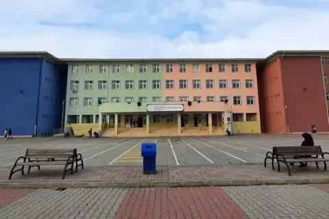 Başakşehir'de okulda bıçaklama: 2 gün tatil, soruşturma başlandı