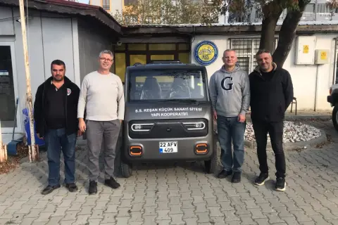 Esnaf kooperatife elektrikli kamyonet bağışladı