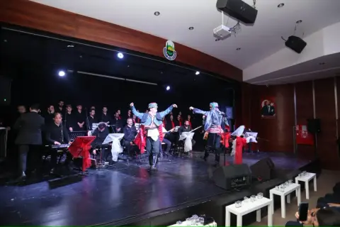 İnegöl'de Cumhuriyet Bayramı konseri: Gençlik Korosu sahnde
