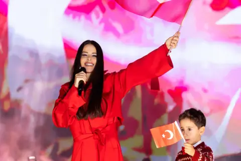 103. Yıl Bayramı: Simge Yenikapı'da, Murat Dalkılıç Pendik'te