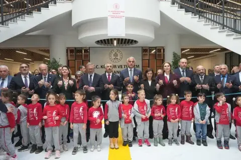 Bakan Ersoy: 'Kütüphane açmak geleceğe yatırım'