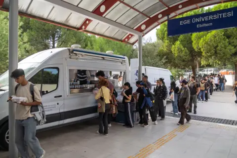 İzmir’de üniversiteliler Büyükşehir’e emanet