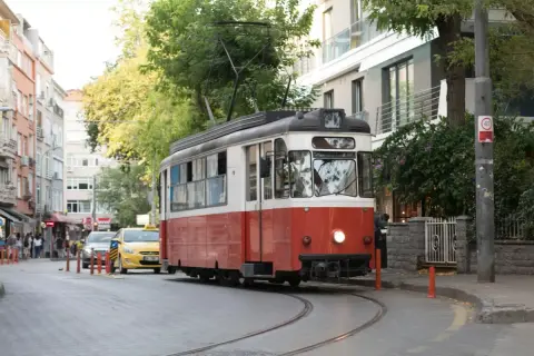 Kadıköy-Moda Tramvayı 19 Ekim'de Duruyor, Elektrikli Otobüsler Geliyor