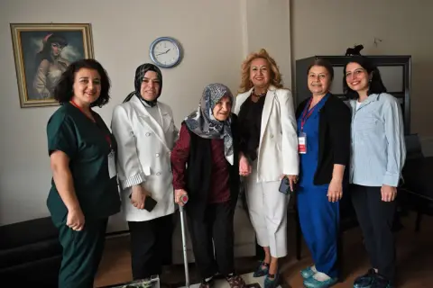 Bornova 3. Yaş Üniversitesi açıyor, 98 yaşındaki çınarlar ziyaret edildi
