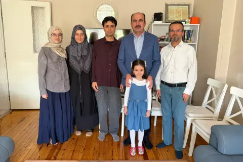 Başkan Altay, umre kazanan öğrenciyi evinde ziyaret etti