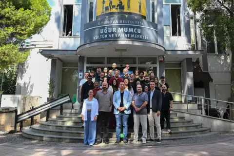 Bornova’da tiyatro coşkusu kesintisiz sürecek