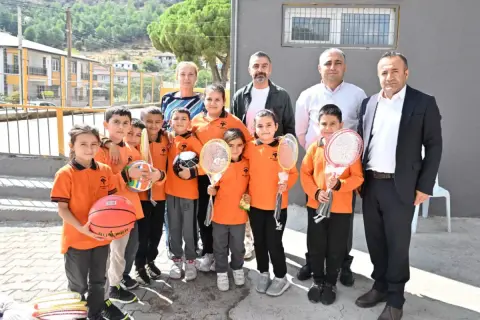 Manisa Büyükşehir'den okulların spor altyapısına takviye