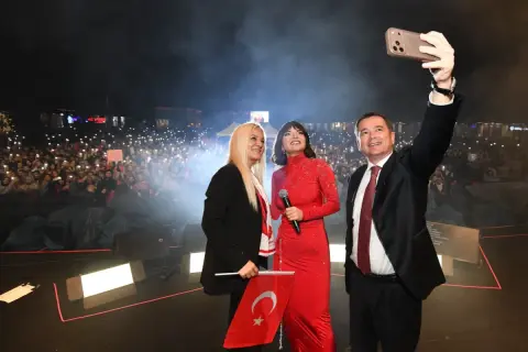 Osmangazi'de 29 Ekim konseri: Göksel heyecanlandırdı