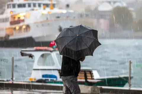 İstanbul'a yeni yağış uyarısı: Cuma sabahı sağanak başlıyor