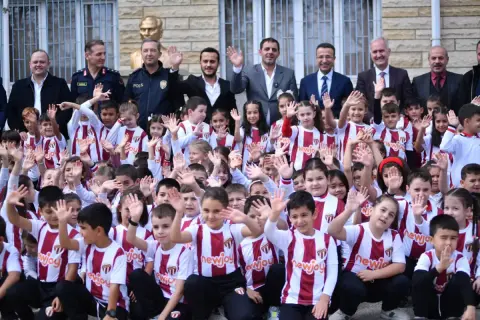 İnegölspor'dan 750 öğrenciye forma ve eşofman hediyesi