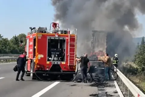 Düzce'de seyir halindeki tır alevler içinde