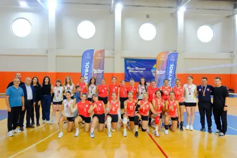 4. Kamu Spor Oyunları'nda İzmir İl MEB Kadın Voleybol Takımı şampiyon oldu