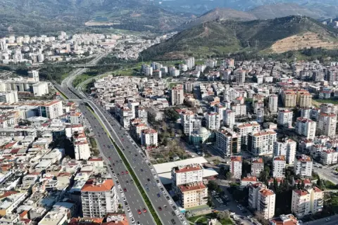 İzmir’de trafiği rahatlatacak üst geçit