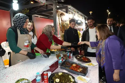 Gaziantep'te Başkan Şahin’den GastroAntep stantlarına yakın ilgi