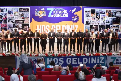Çayırova 7. Kitap Günleri, kapılarını ziyaretçilerine açtı