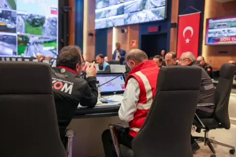 İstanbul'da hasar tespiti başladı: 8 bin personel sahada
