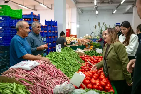 Güzelbahçe’de Saha Denetimi: Pazar Yeri ve Kaldırımlar İncelendi