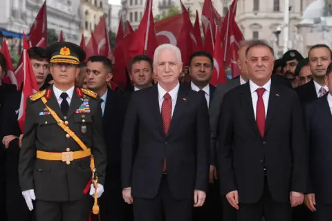 Cumhuriyetin 103. yılı Taksim'de resmi törenle kutlandı