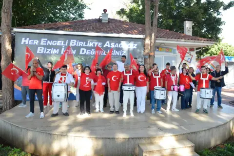 Özel gereksinimli bireylerden Cumhuriyet coşkusu