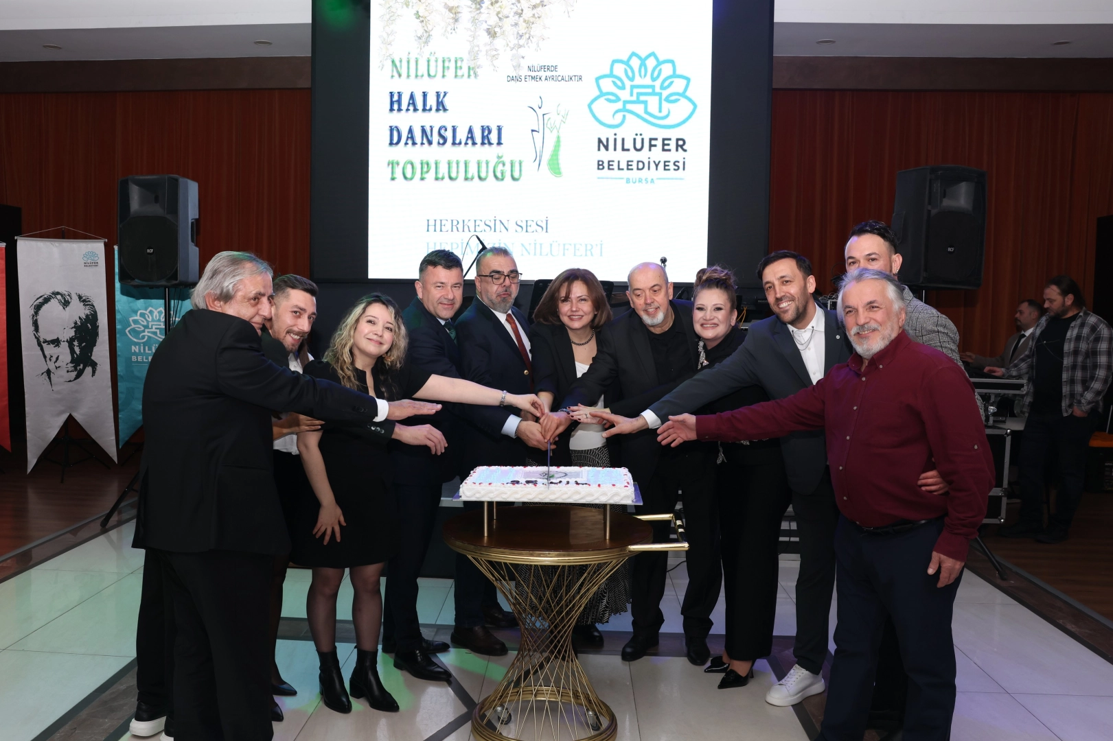 Nilüfer Halk Dansları Topluluğu'ndan 25. yıl kutlaması