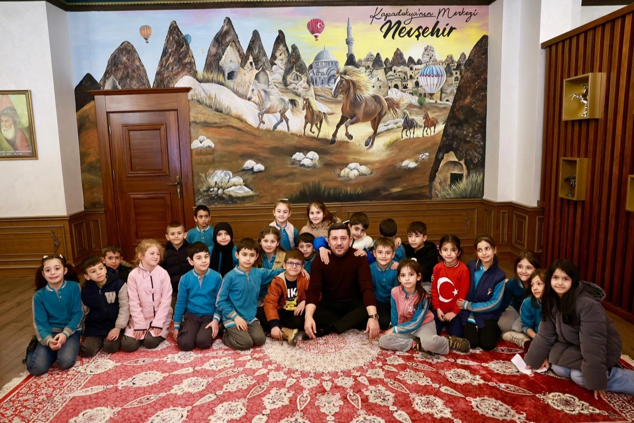Nevşehirli öğrencilerden Başkan Rasim Arı'ya ziyaret