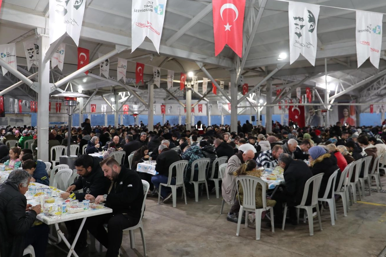 İzmit'te halk iftarı Ayazmalılarla birlikte yapıldı