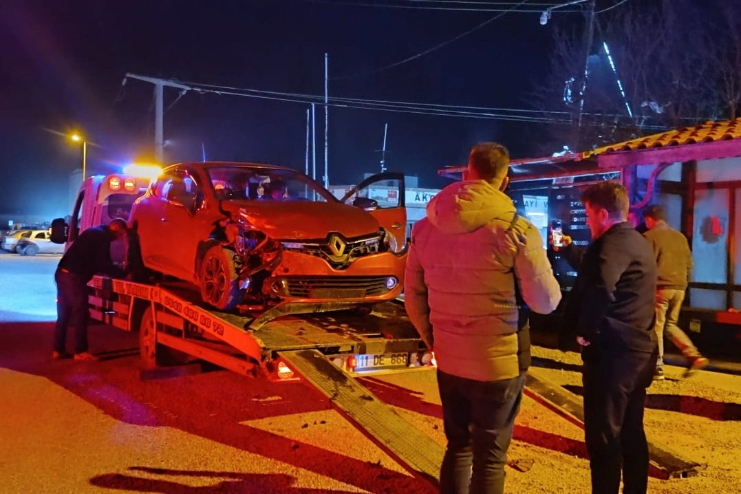 Bilecik Pazaryeri'nde trafik kazası: 5 yaralı
