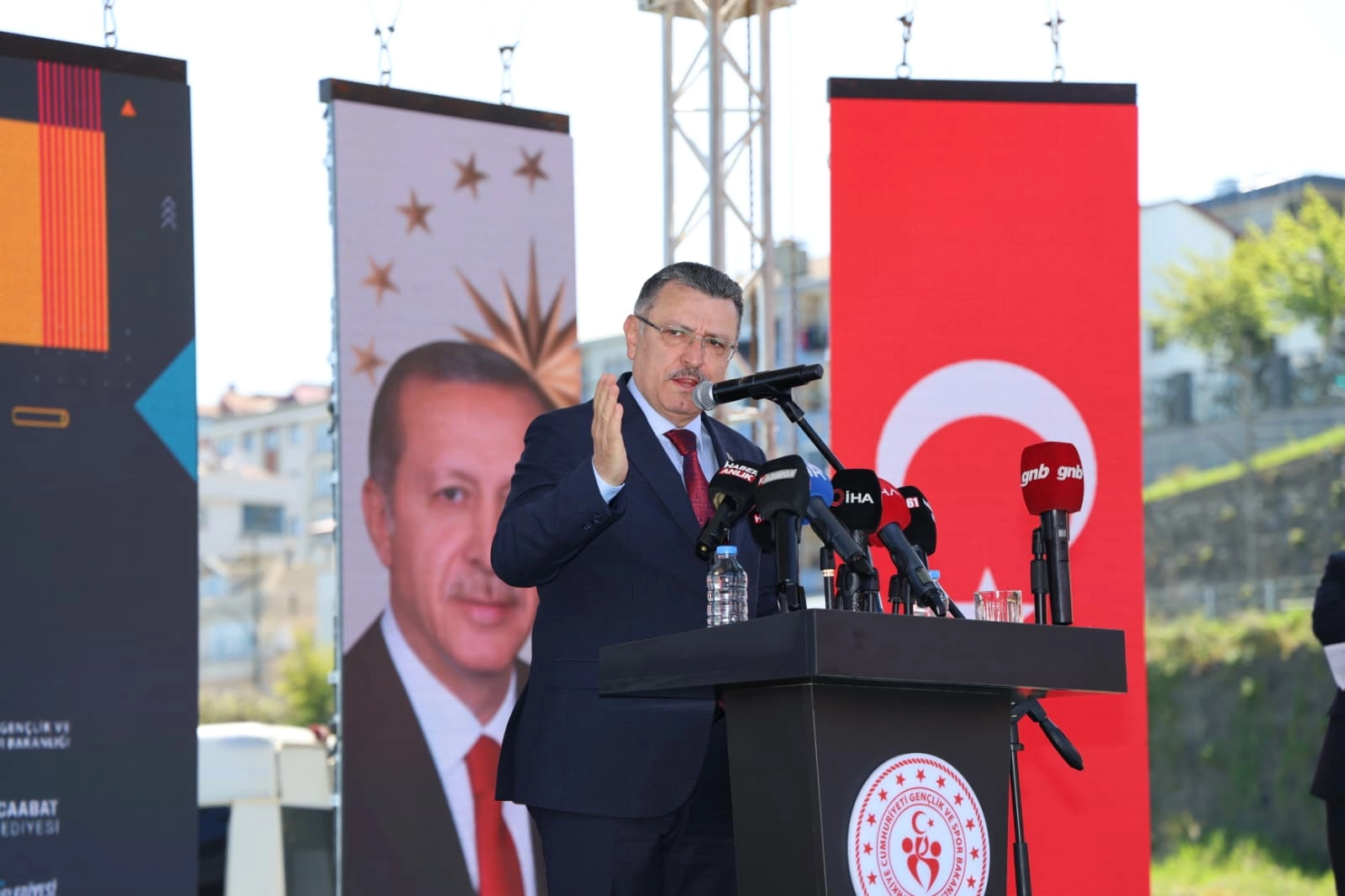 Trabzon'da Akçaabat Yarı Olimpik Yüzme Havuzu açıldı