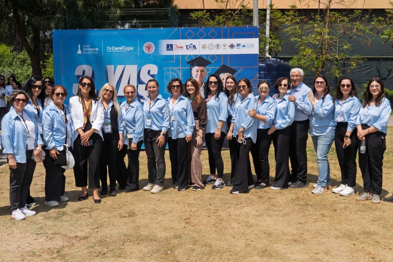 İzmir'de 3. Yaş Üniversiteleri gençlik enerjisi yayıyor