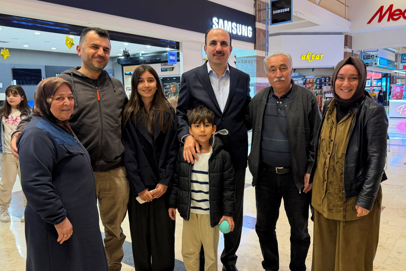 Konya'da Başkan Altay AVM'de esnaf ve vatandaşlarla buluştu