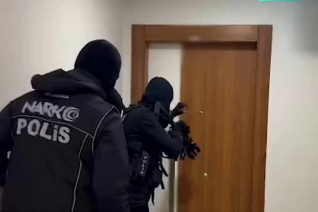 İstanbul’da uluslararası narkotik operasyonu... Kırmızı bültenle aranan şüpheli yakalandı