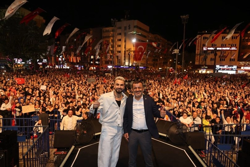 Denizli’de dev buluşma: On binler Sefo konserine akın etti