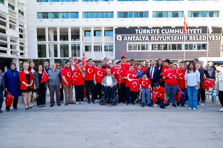 Antalya'da özel bireyler bir günlüğüne asker oldu