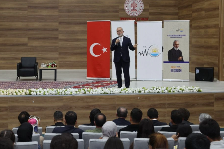 Yazar Yenişehirlioğlu gençlerle buluştu