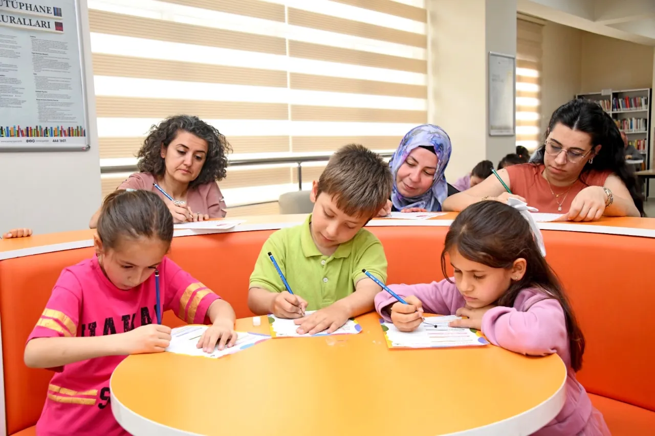 “Hayatımın İlk Kütüphanesi Annem” anne ve çocukların gönüllerine dokundu