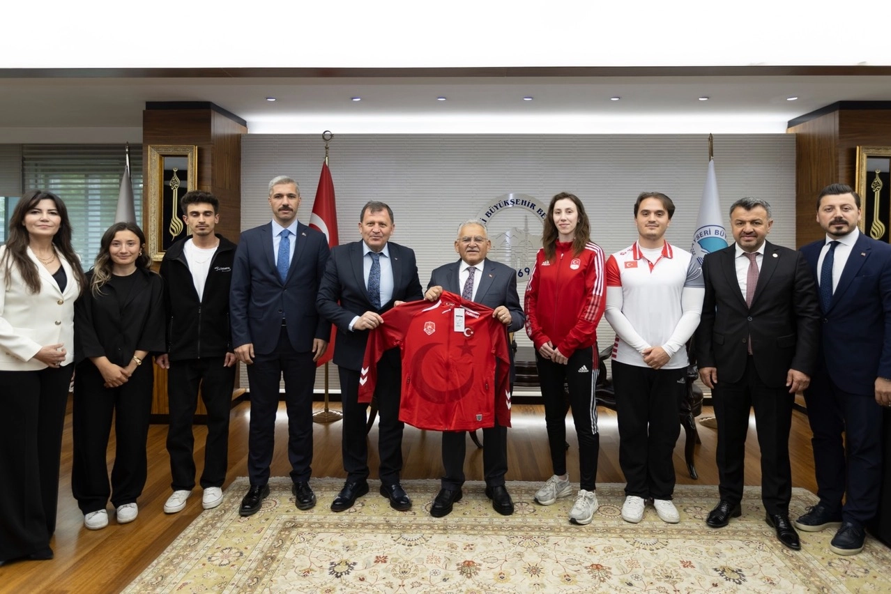 Kayserili gençlerden Büyükşehir'e ziyaret