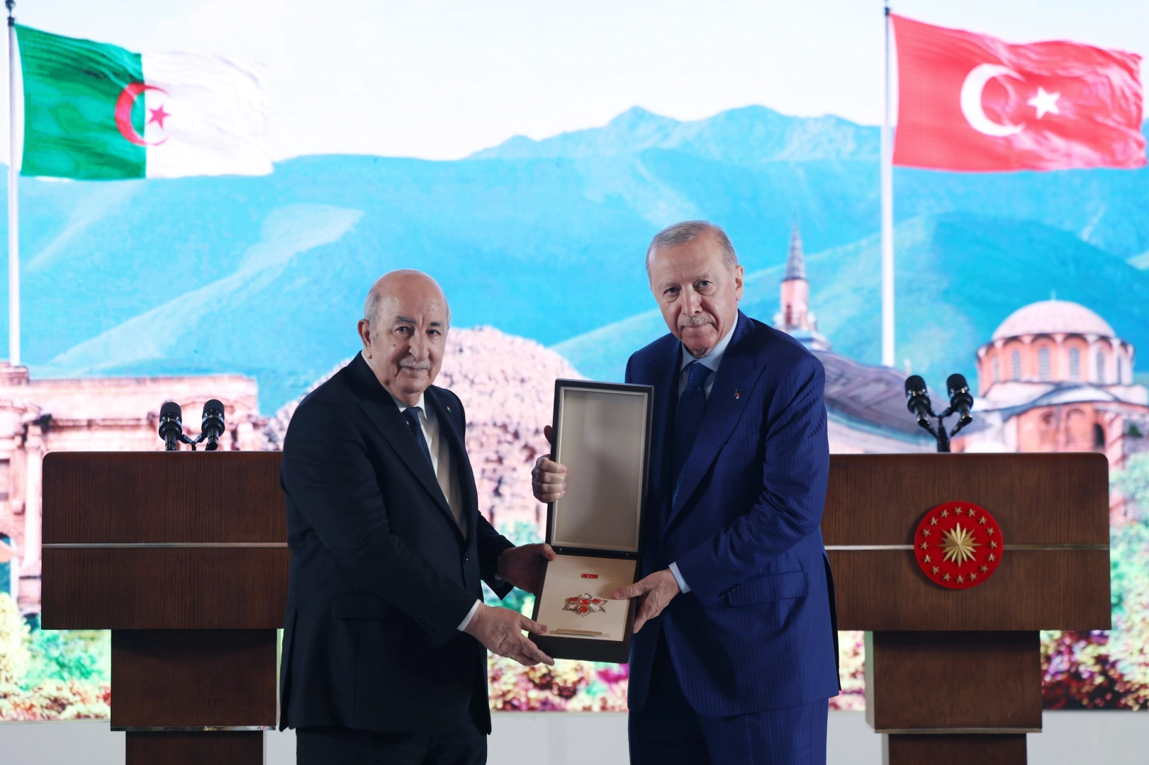 Cezayir Cumhurbaşkanı Tebbun’a Devlet Nişanı tevcih edildi