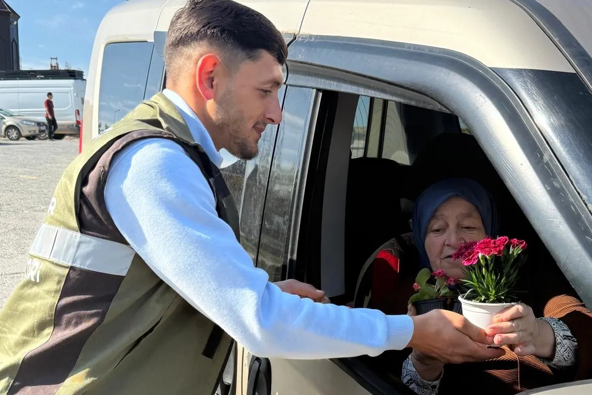 Kocaeli’de mezarlıklarda bayrama yakışan hizmet