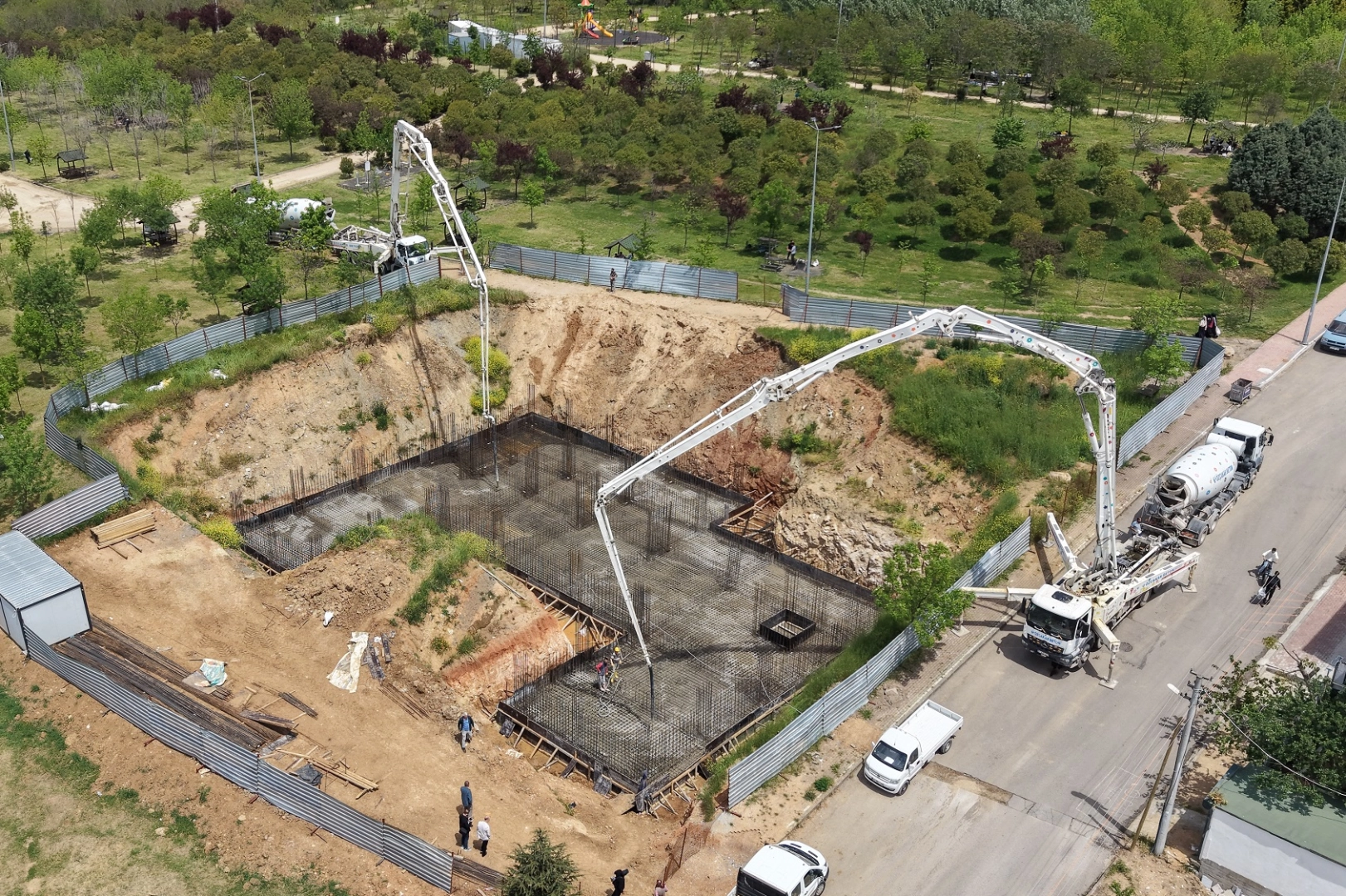 Çayırova'da 'Kültür Evi'nin temel beton serimi gerçekleştirildi