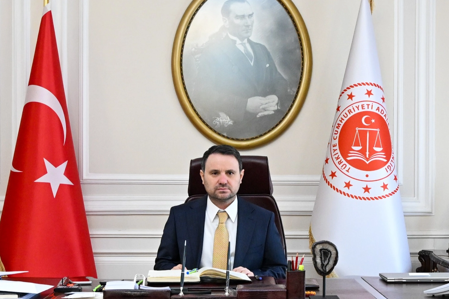 Bakan Gürlek’ten şehit polisler için taziye