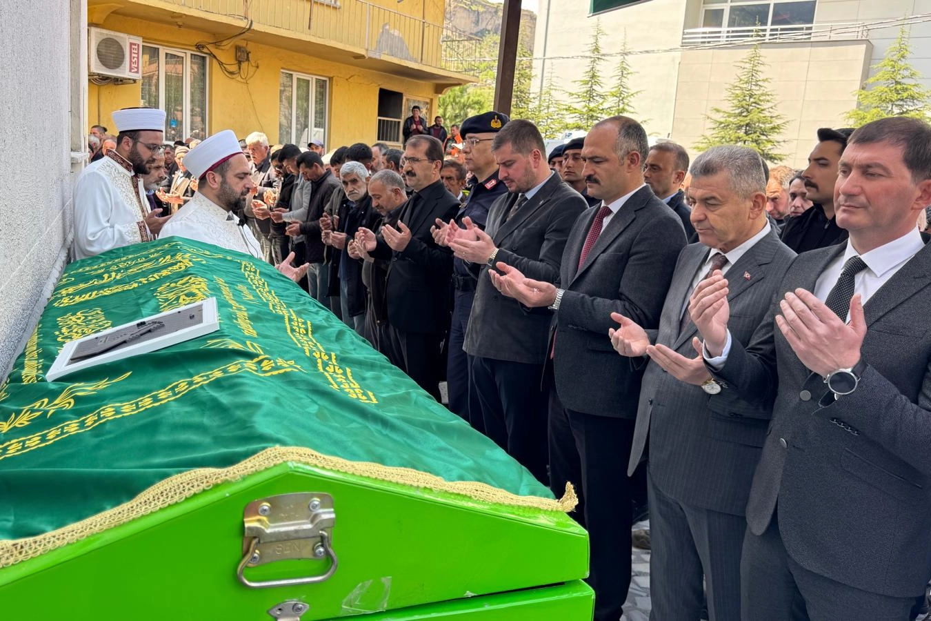 126 gün çığ altında kalan talihsiz çoban son yolculuğuna uğurlandı